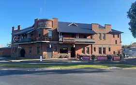 Kaniva Hotel 4*